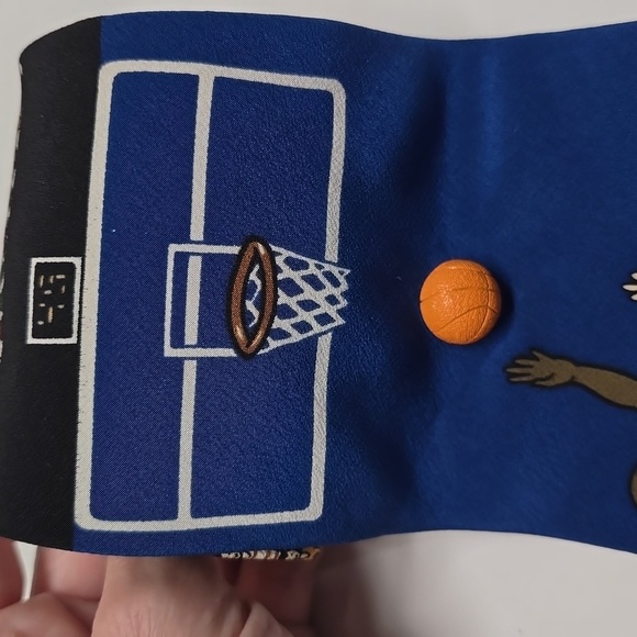 {Vicky Davis} Men's "Lay Up" Basketball Game Print Tie - Picture 4 of 9